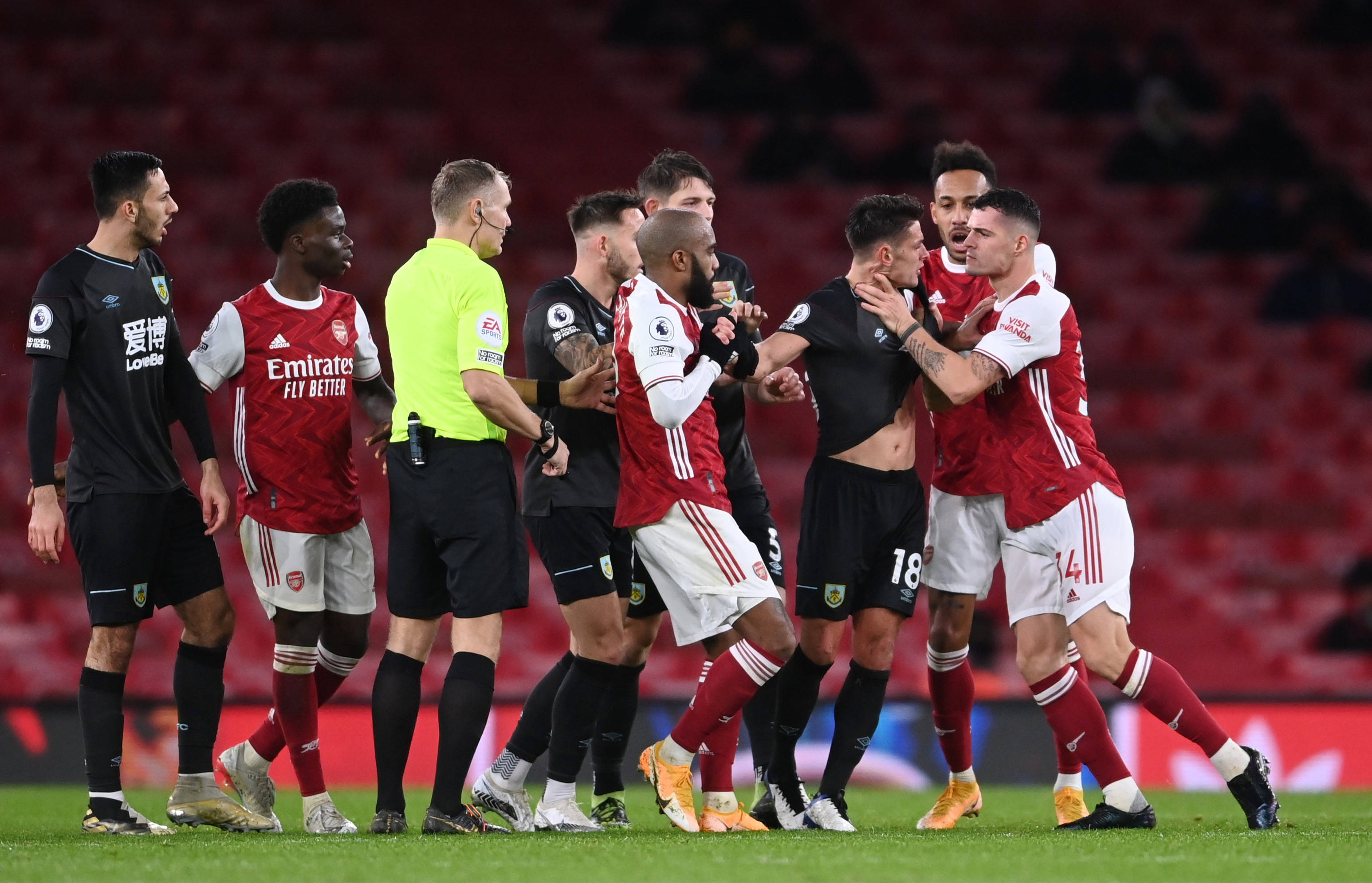 但他在場外 但他在場外